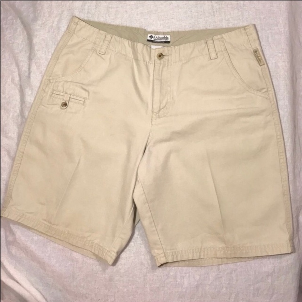 {Columbia} Active Khaki Shorts
